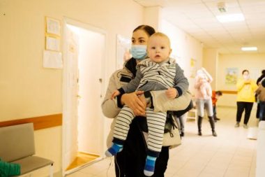 Захистіть дитину від невиліковного паралічу, спричиненого поліомієлітом! Буклет для батьків